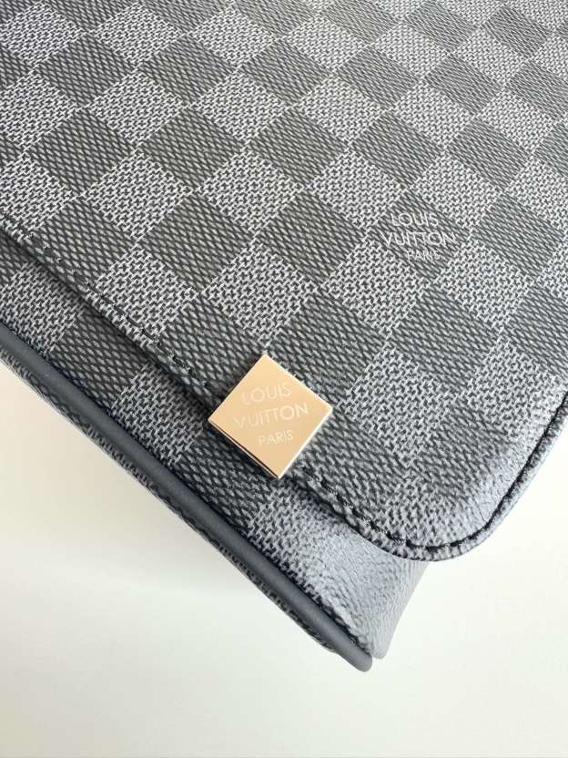ルイ・ヴィトン「Louis Vuitton」ディストリクト メッセンジャーバッグ