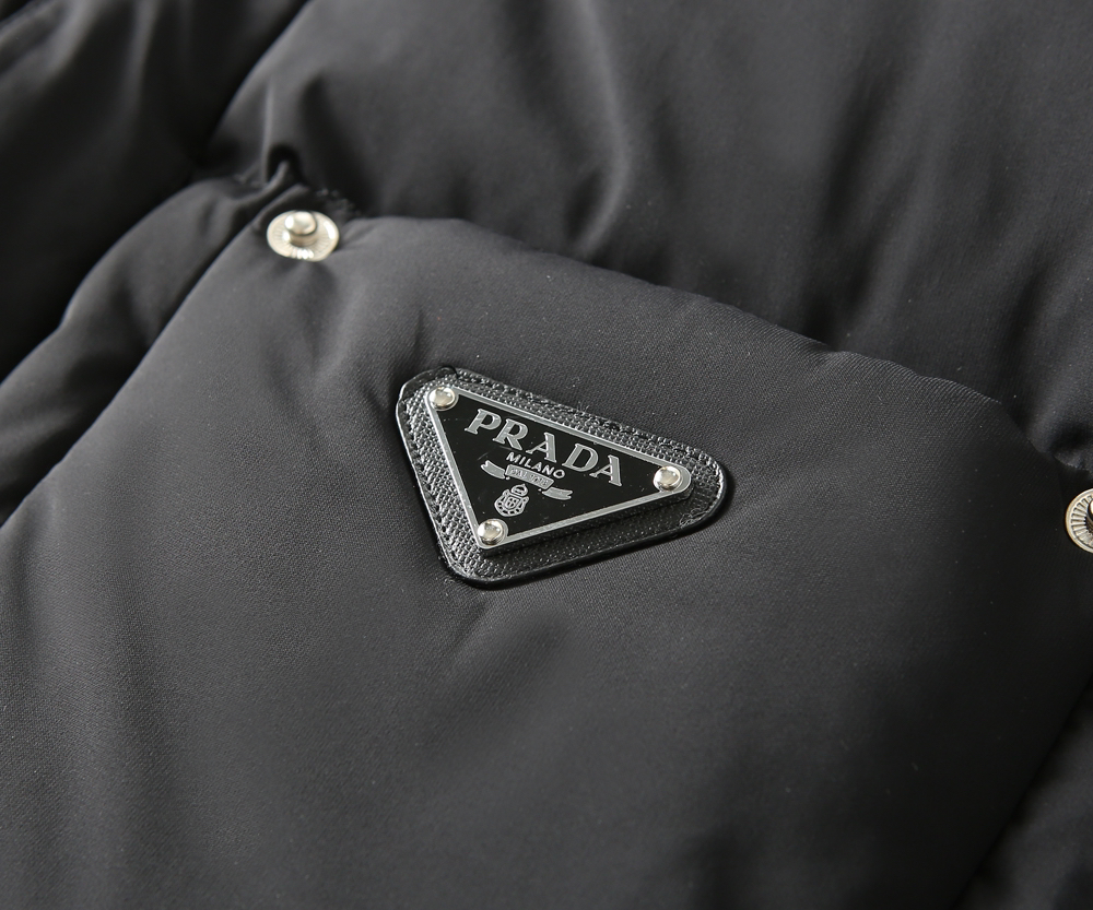 プラダ「Prada」秋冬ダウンジャケット