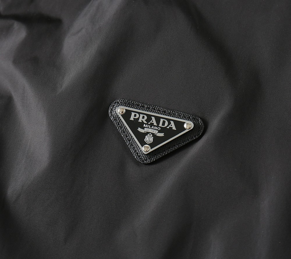 プラダ「Prada」秋冬ダウンジャケット