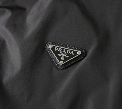 プラダ「Prada」秋冬ダウンジャケット