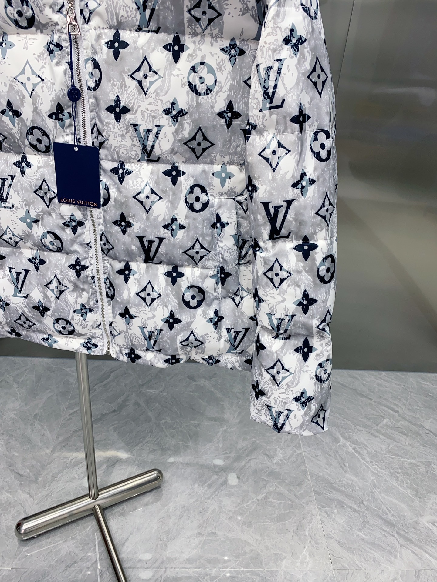 ルイ・ヴィトン「Louis Vuitton」秋冬フード付きダウンジャケット