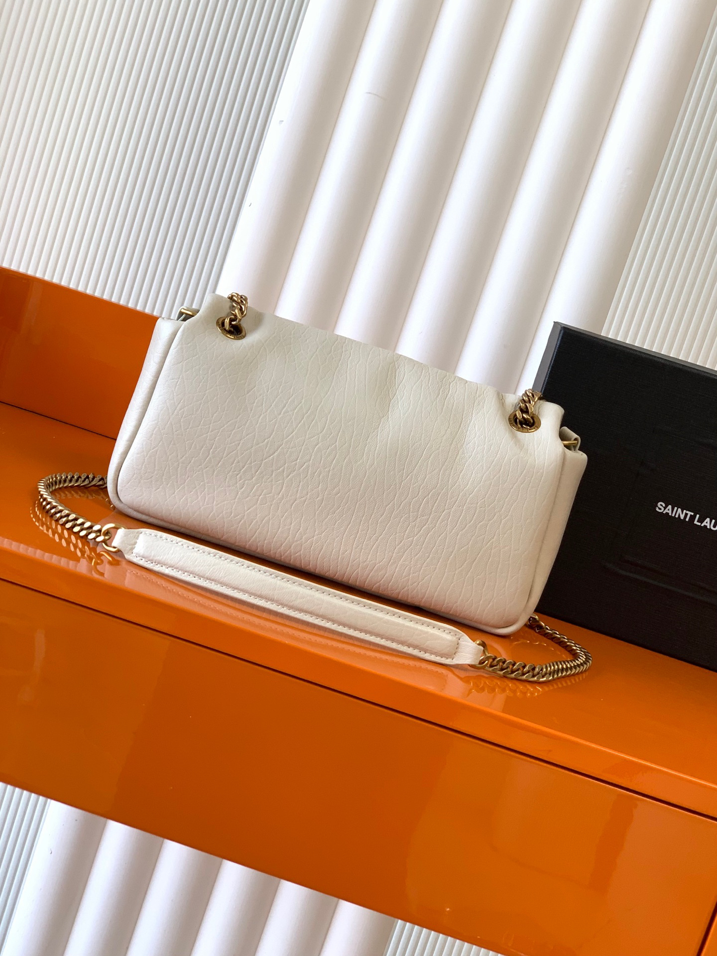 サンローラン「Saint Laurent」カリプソ ミディアム（グレインラムスキン）