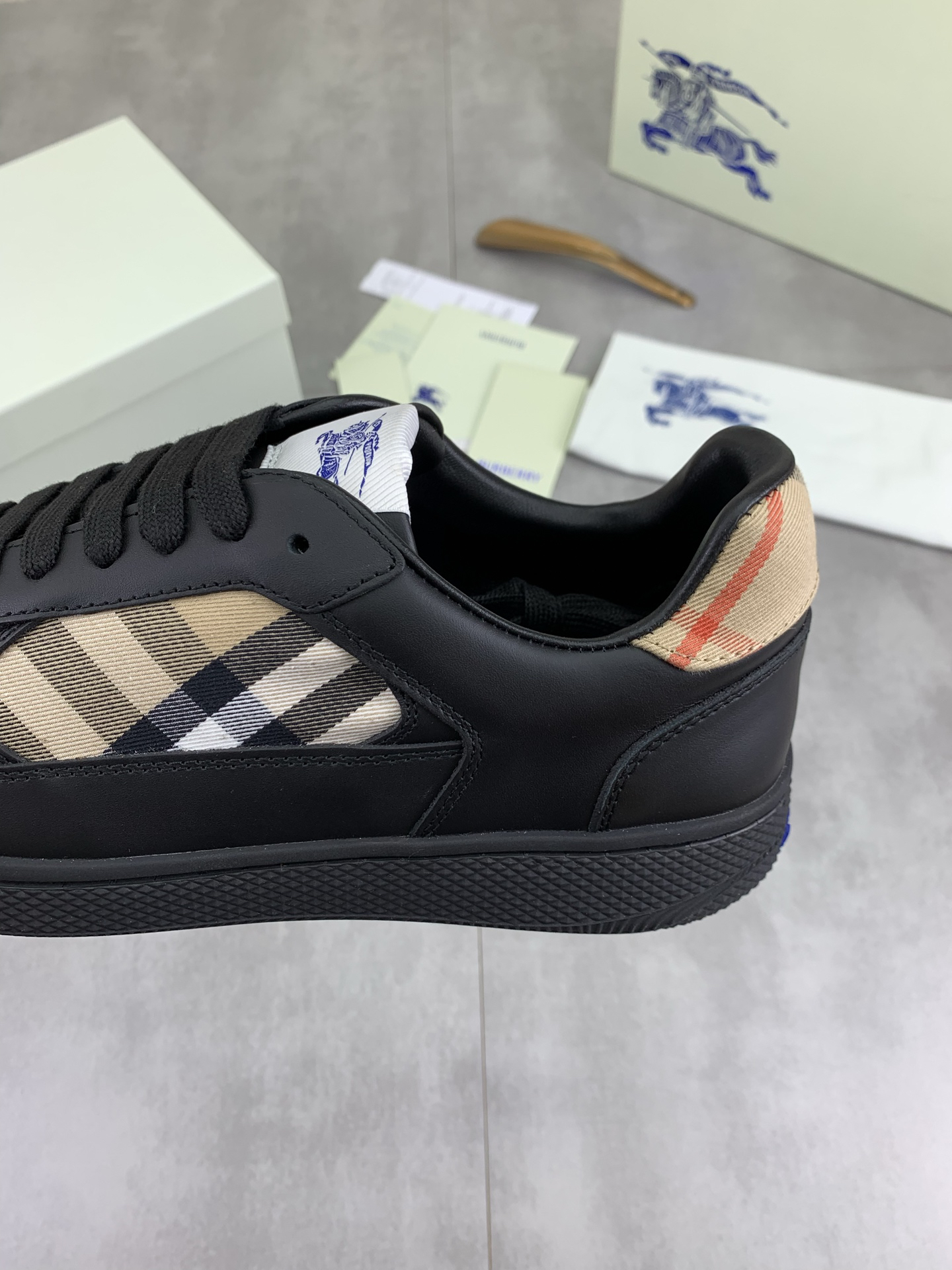バーバリー「Burberry」バーバリー テラス スニーカー / レザースニーカー