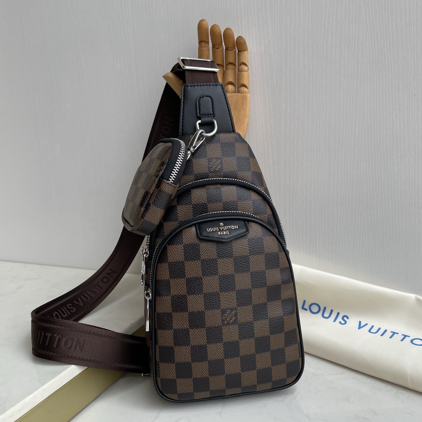 2026 LOUIS VUITTON メンズ チェストバッグ