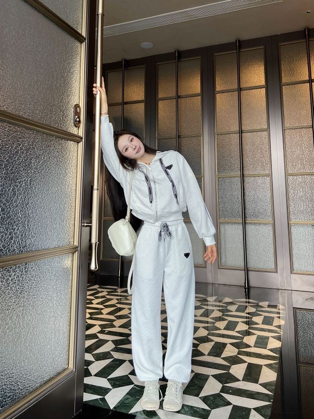 プラダ「Prada」レディース カジュアルスポーツセット