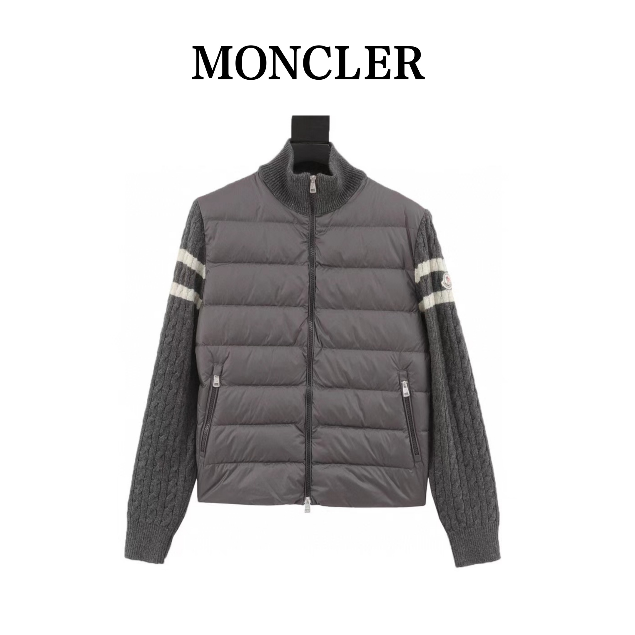 Moncler の軽くて裏地付きウール素材のジッパー付きダウンコート