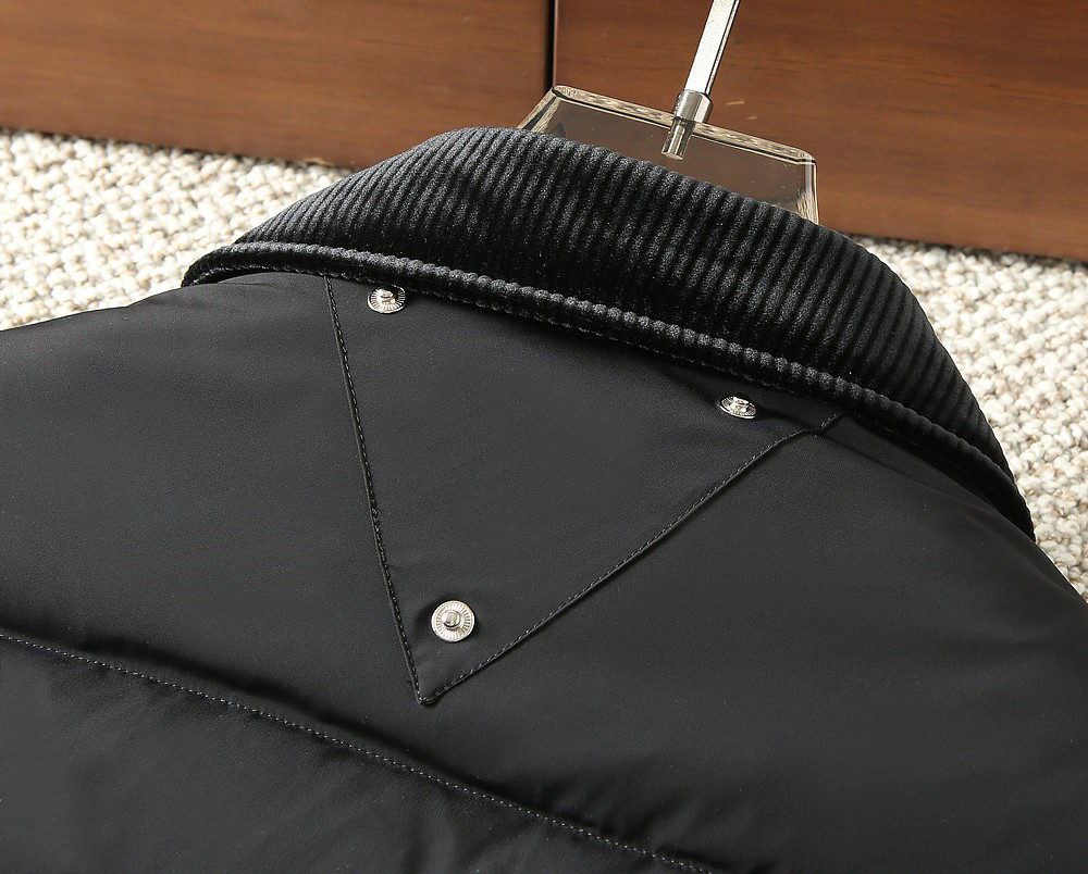 プラダ「Prada」秋冬ダウンジャケット