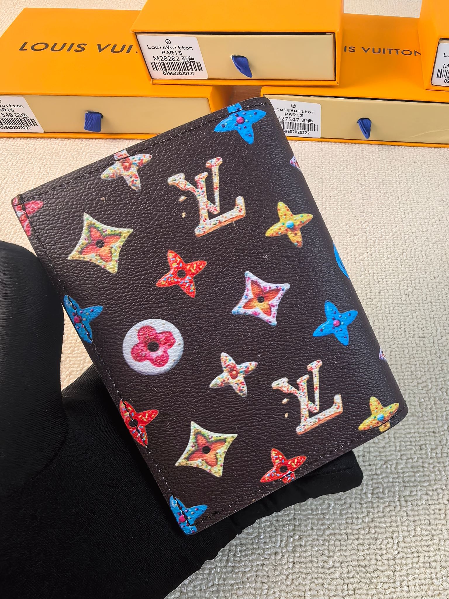 ルイ・ヴィトン「Louis Vuitton」ルイ・ヴィトン パスポートカバー Monogram Donuts M28281 / パスポートケース