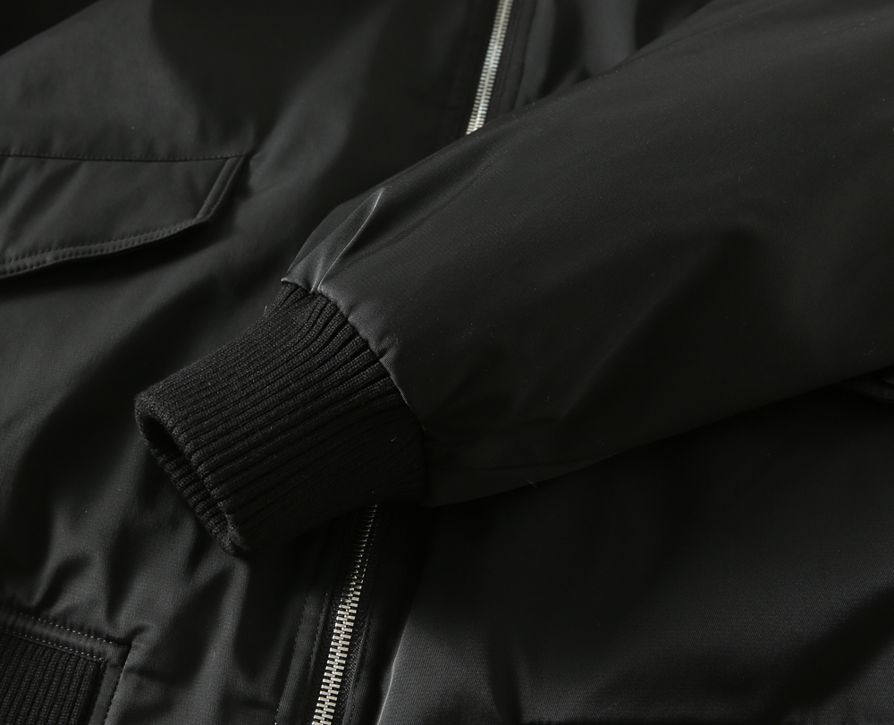 プラダ「Prada」秋冬ダウンジャケット