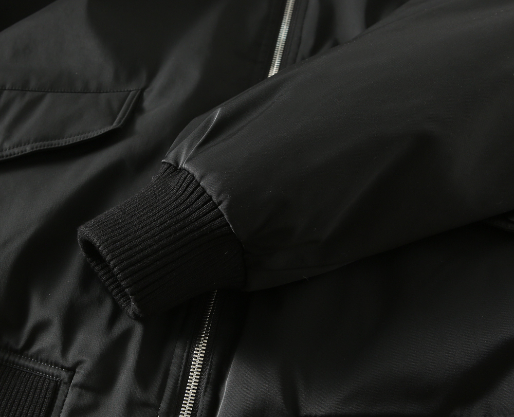 プラダ「Prada」秋冬ダウンジャケット