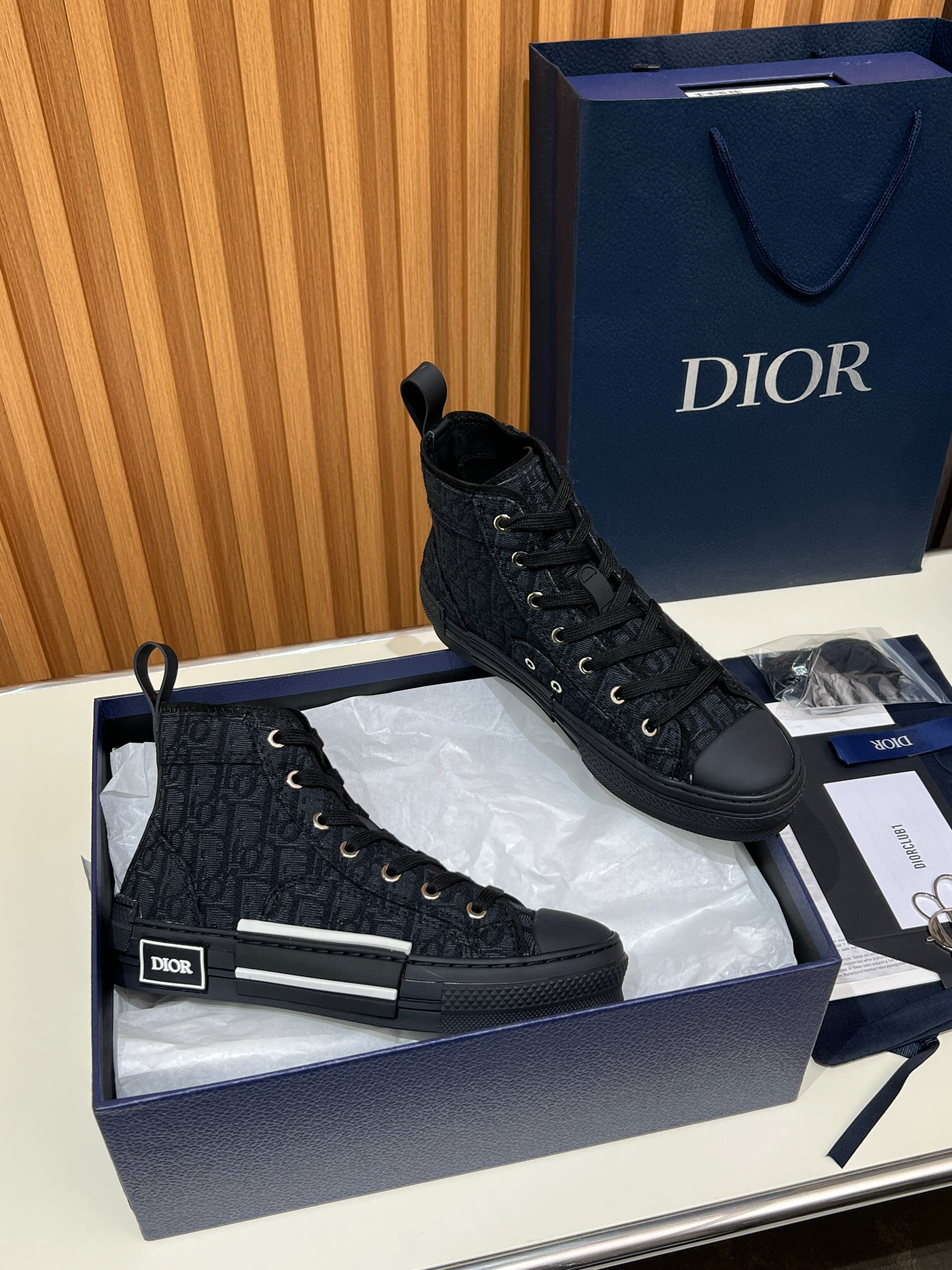 ディオール「Dior」ディオール B23 ローカットスニーカー / ユニセックススニーカー