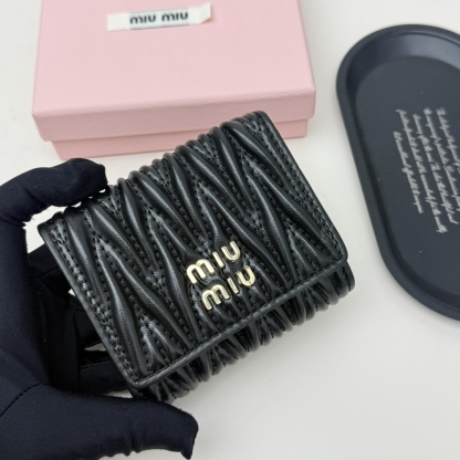 ミュウミュウ「Miu Miu」ミュウミュウ マテラッセ ラムスキン コンパクトバッグ 791 / ショルダーバッグ