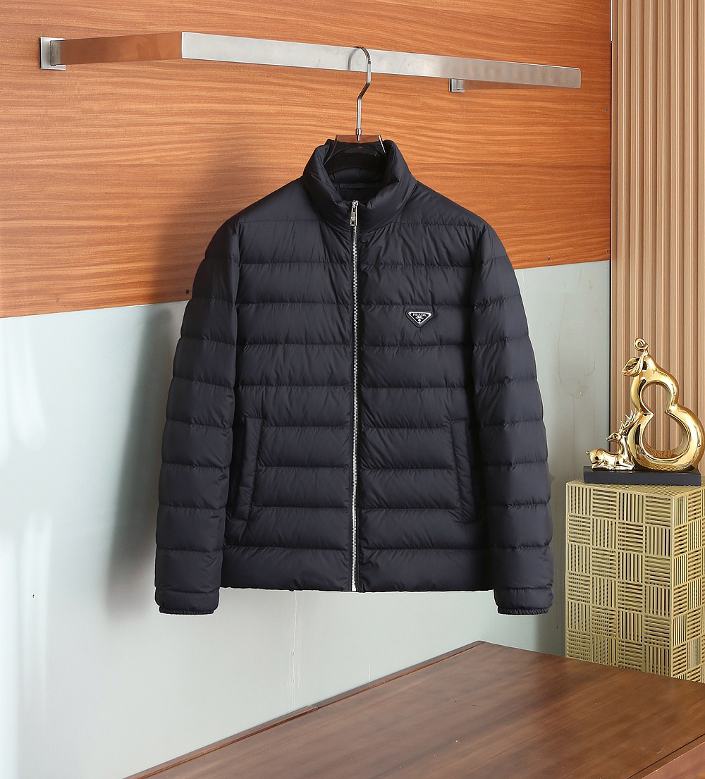 プラダ「Prada」秋冬ダウンジャケット