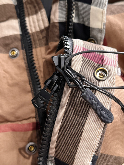 バーバリー「Burberry」 冬の新作 フード付き男性のダウンジャケット