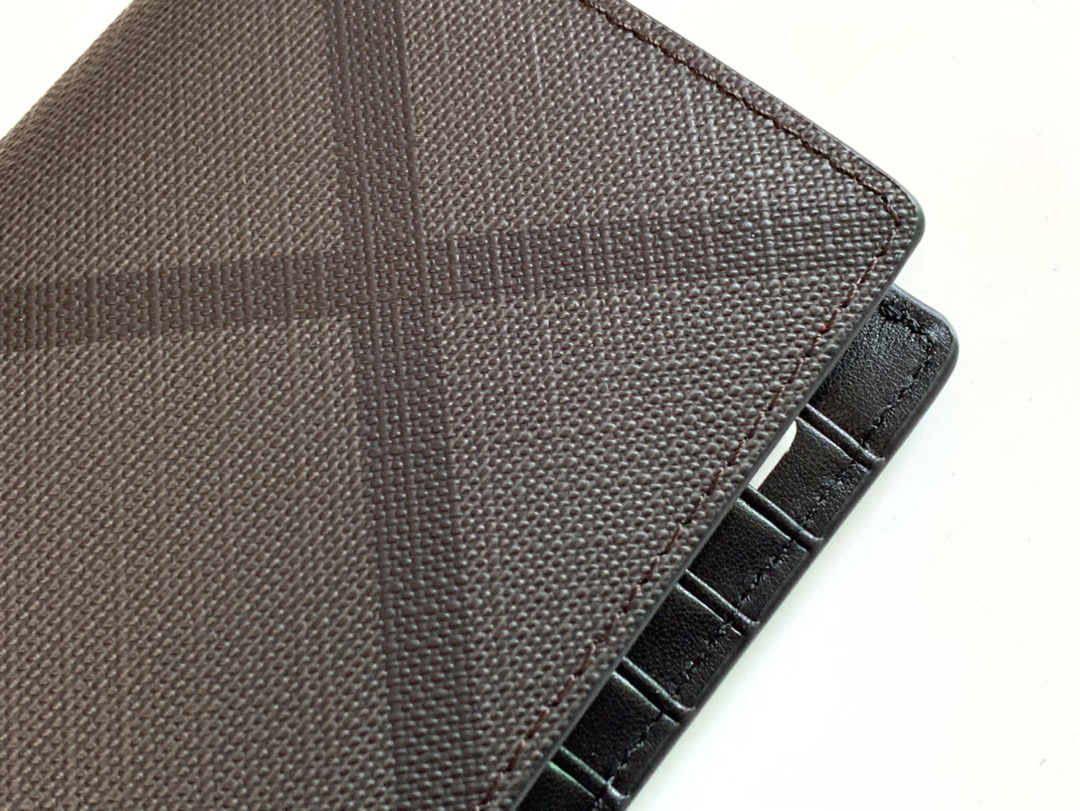 バーバリー「Burberry」London チェック 二つ折り財布