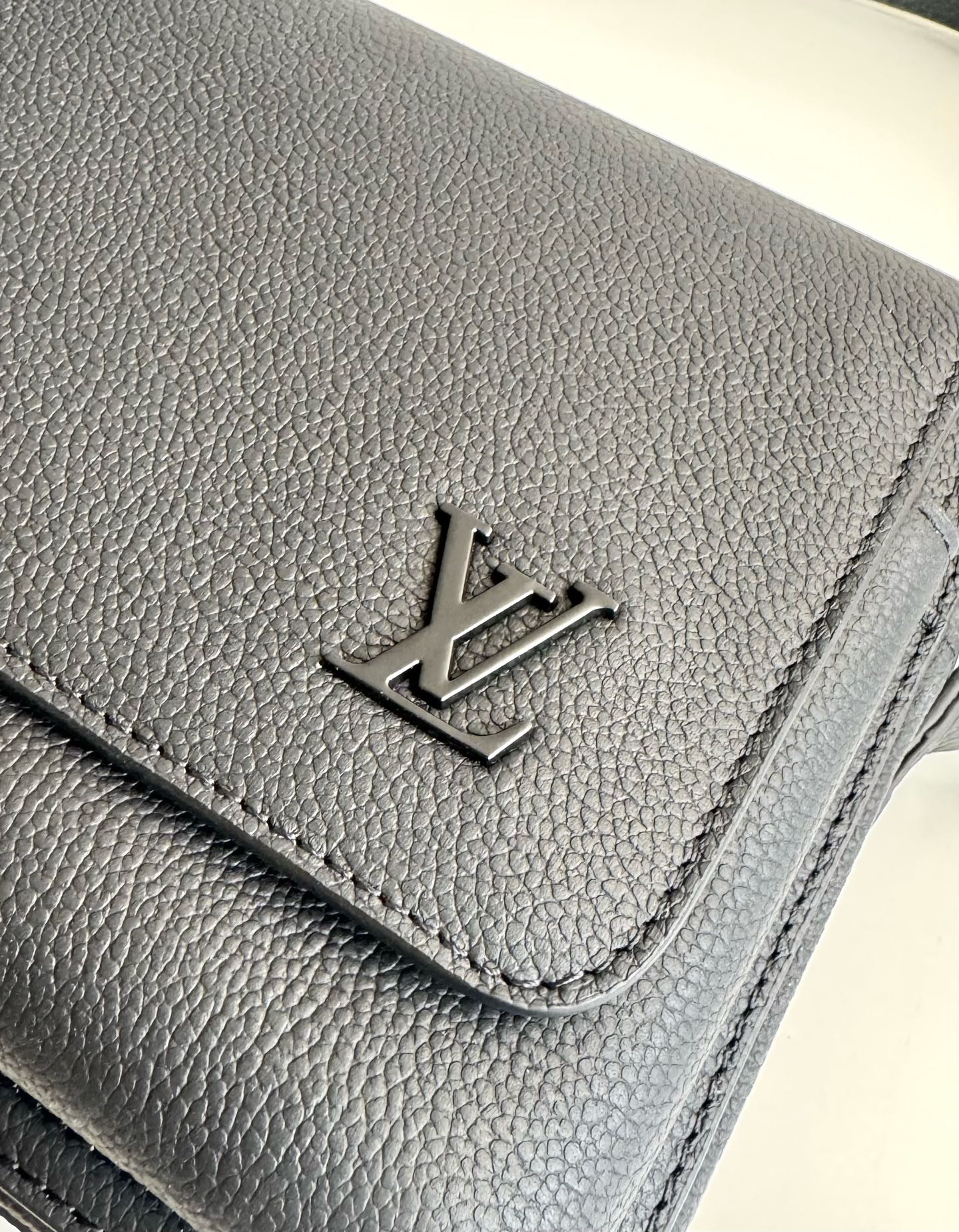 ルイ・ヴィトン「Louis Vuitton」スタイリッシュ メッセンジャーバッグ