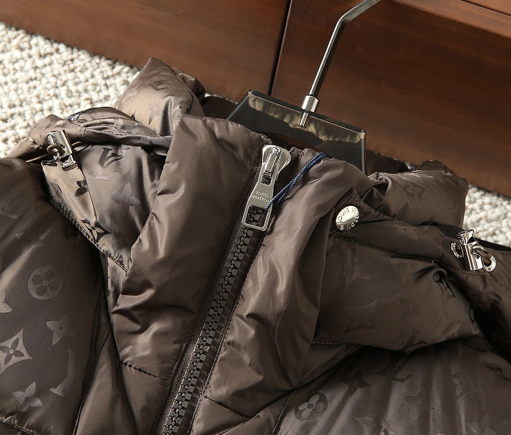 ルイ・ヴィトン「Louis Vuitton」秋冬コレクション ダウンジャケット