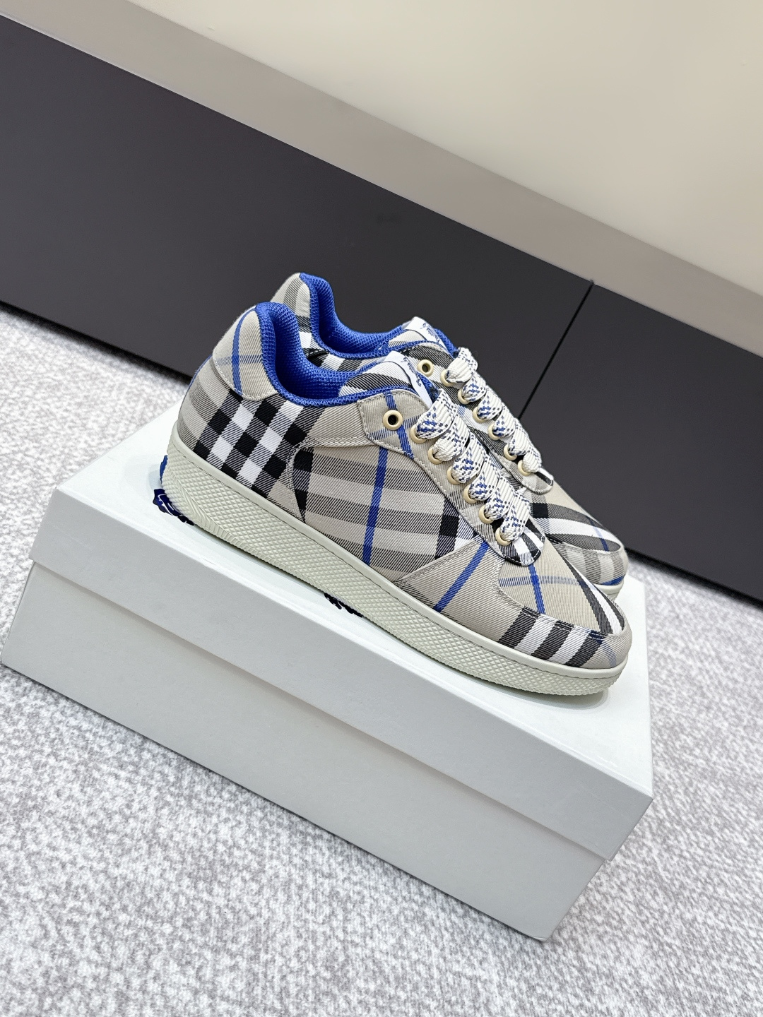 バーバリー「Burberry」バーバリー テラス スニーカー / レザースニーカー