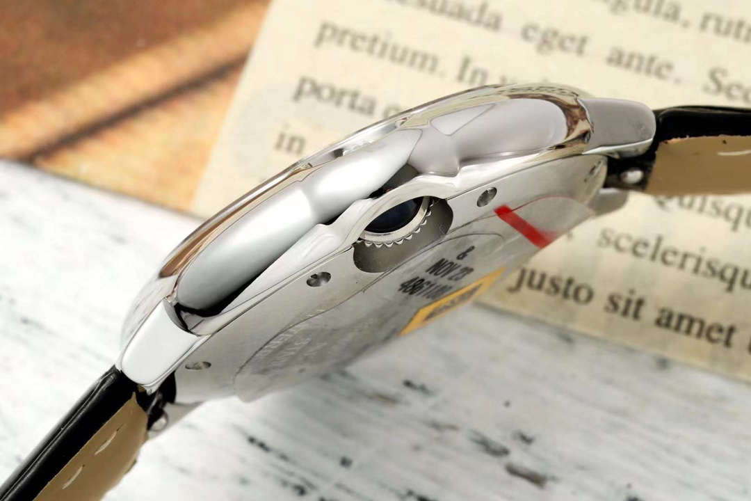 カルティエ［Cartier］バロン ブルー ド カルティエ 自動巻き腕時計 33mm