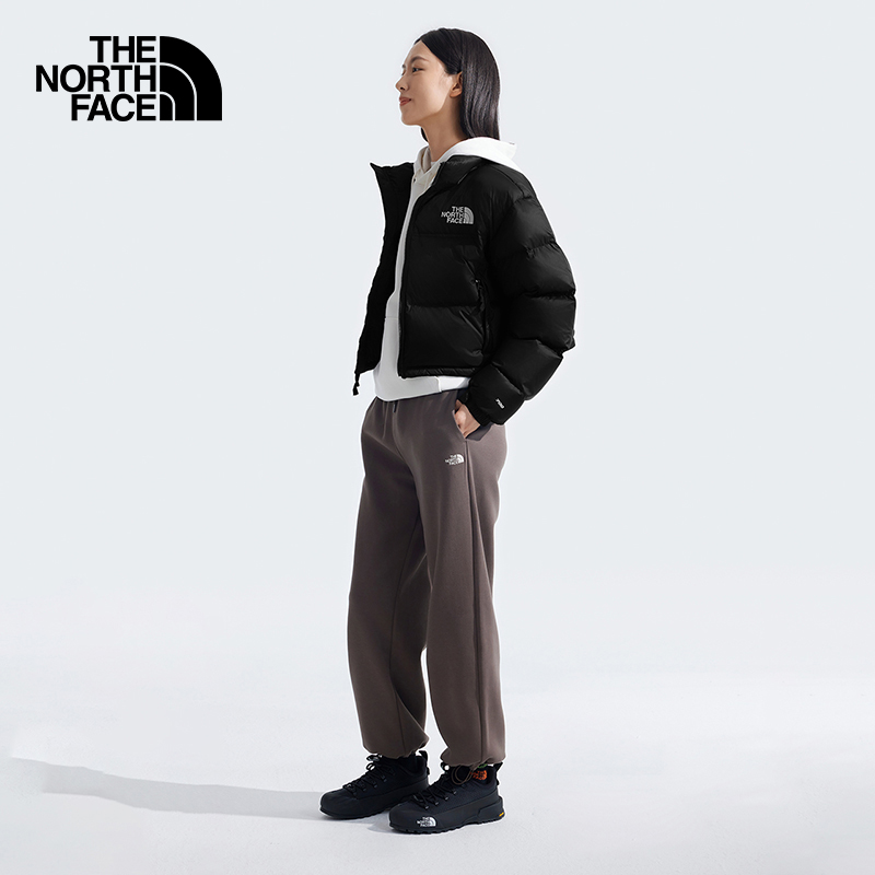 The North Face ICON Nuptse レディース ショート丈 ホワイトグースダウンジャケット。撥水加工済みで、冬季の新作です