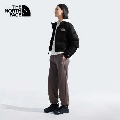 The North Face ICON Nuptse レディース ショート丈 ホワイトグースダウンジャケット。撥水加工済みで、冬季の新作です