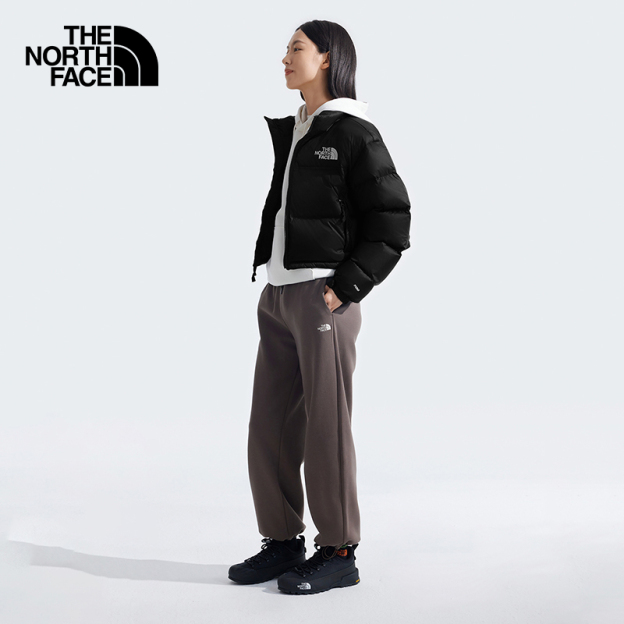 The North Face ICON Nuptse レディース ショート丈 ホワイトグースダウンジャケット。撥水加工済みで、冬季の新作です