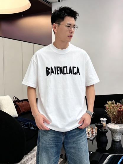 バレンシアガ「Balenciaga」ロゴプリントTシャツ / ショートスリーブ クルーネック
