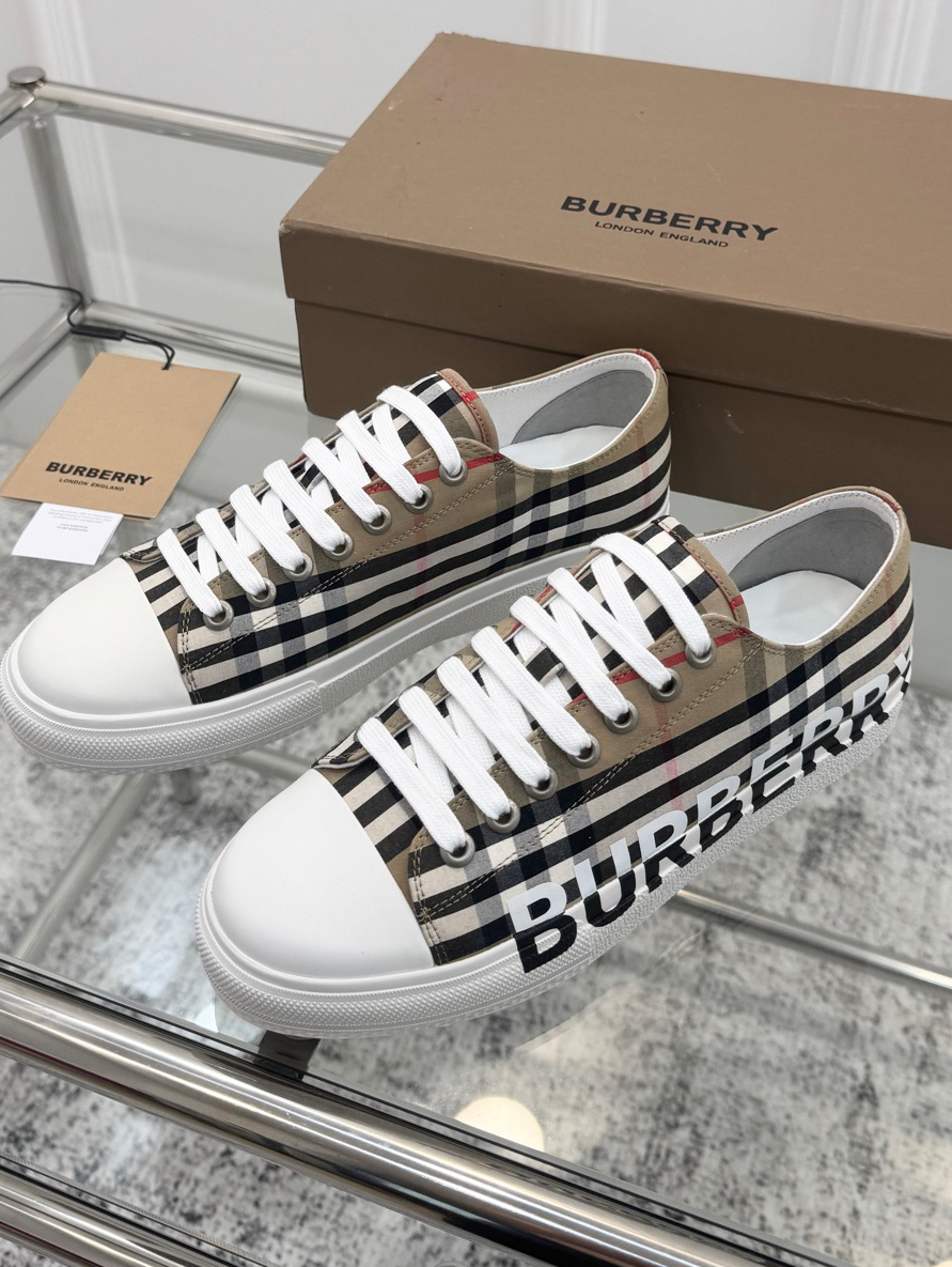 バーバリー「Burberry」バーバリー テラス スニーカー / ユニセックスキャンバスシューズ