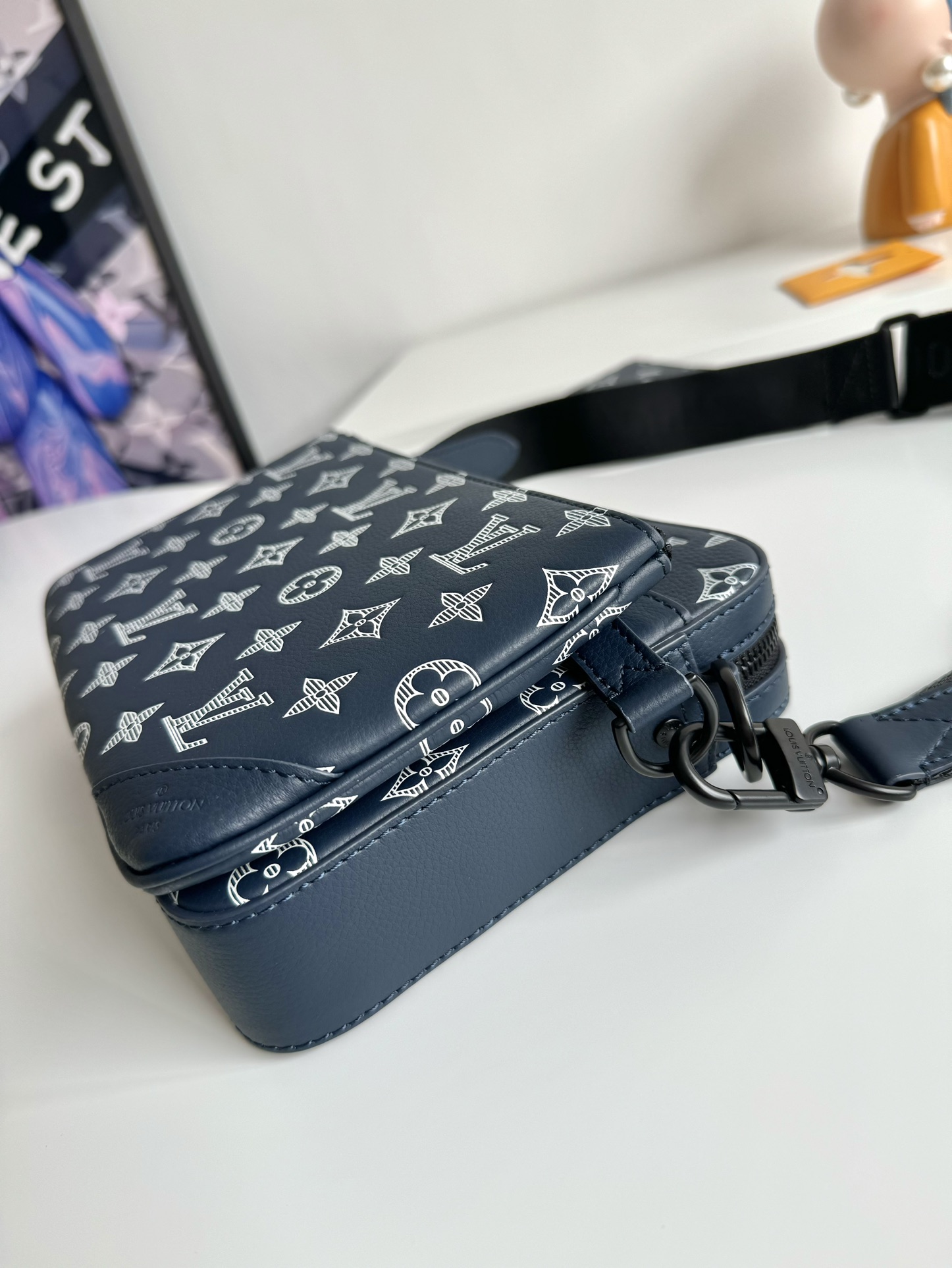 ルイ・ヴィトン「Louis Vuitton」スタイリッシュ メッセンジャーバッグ