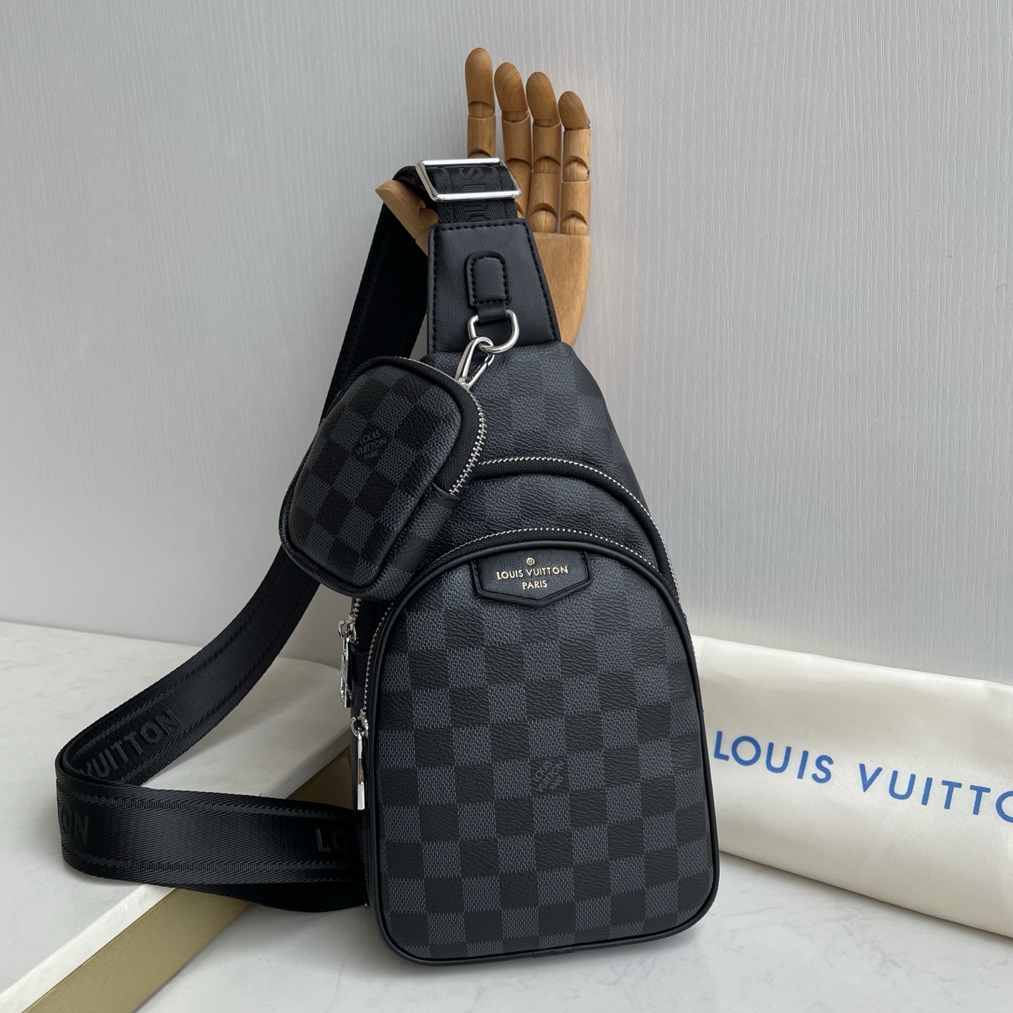 ルイ・ヴィトン「Louis Vuitton」ルイ・ヴィトン メンズ チェストバッグ / クロスボディバッグ 