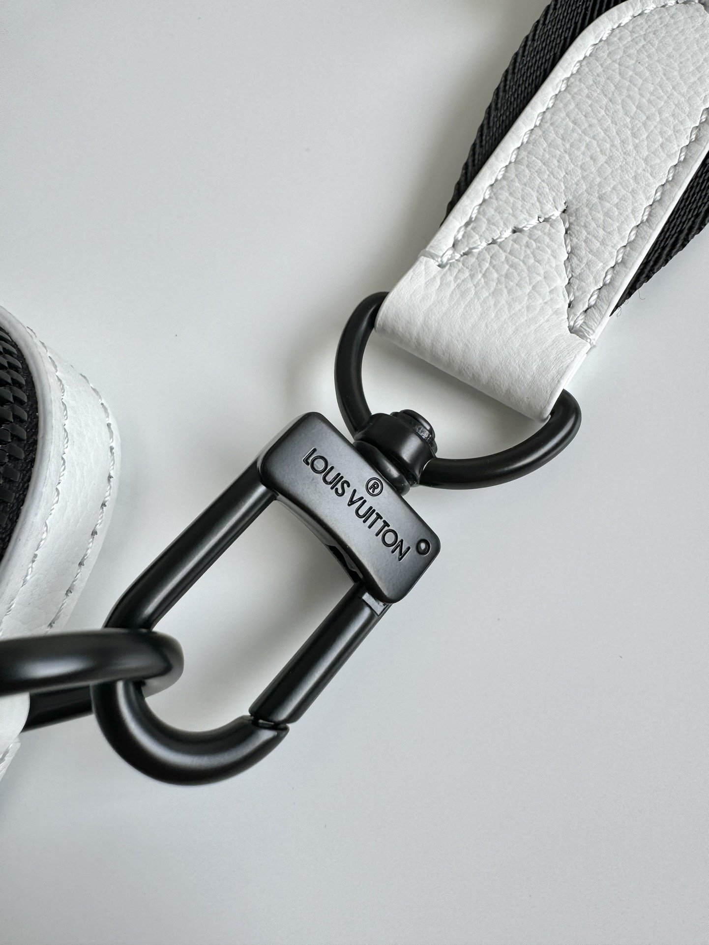 ルイ・ヴィトン「Louis Vuitton」スタイリッシュ メッセンジャーバッグ