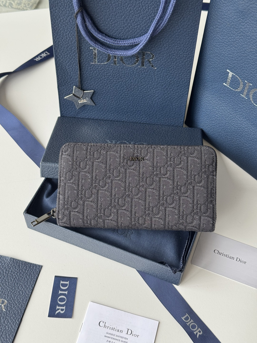 ディオール「Dior」ジップアラウンド ロングウォレット