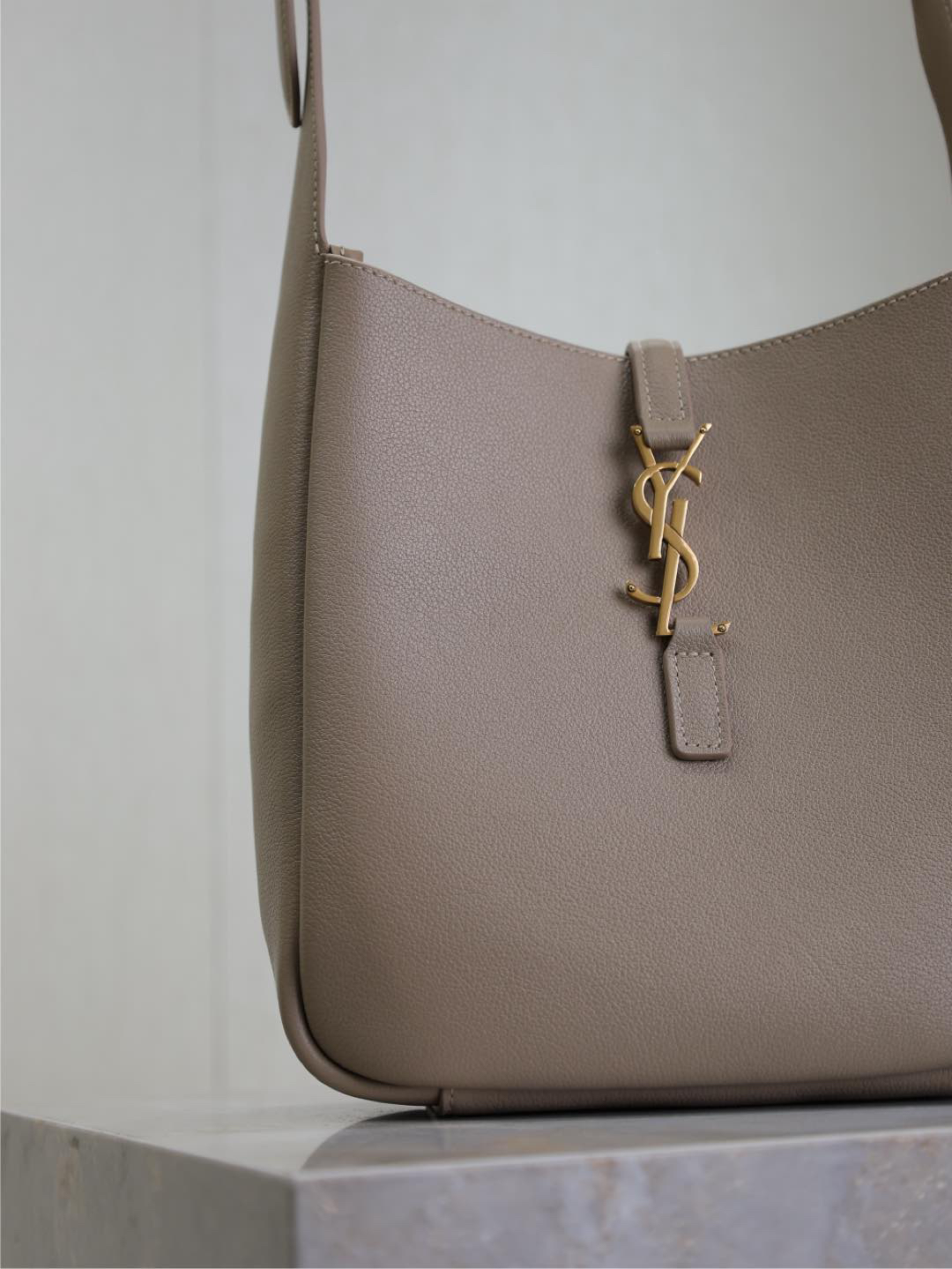2026サンローラン「SAINT LAURENT LE 5 À 7 スモール ソフト ショルダーバッグ