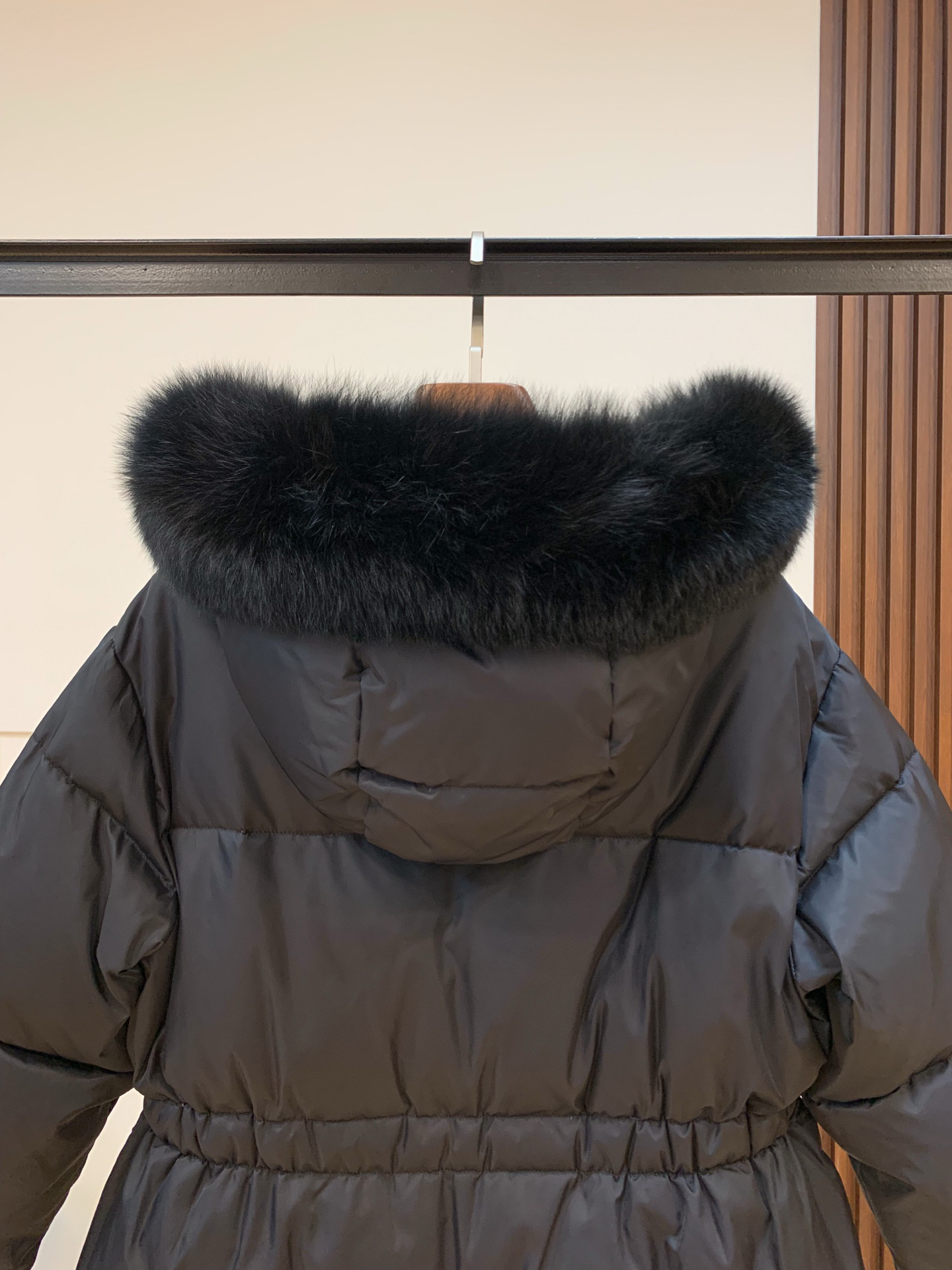 プラダ「Prada」冬の新作 フード付きダウンジャケット