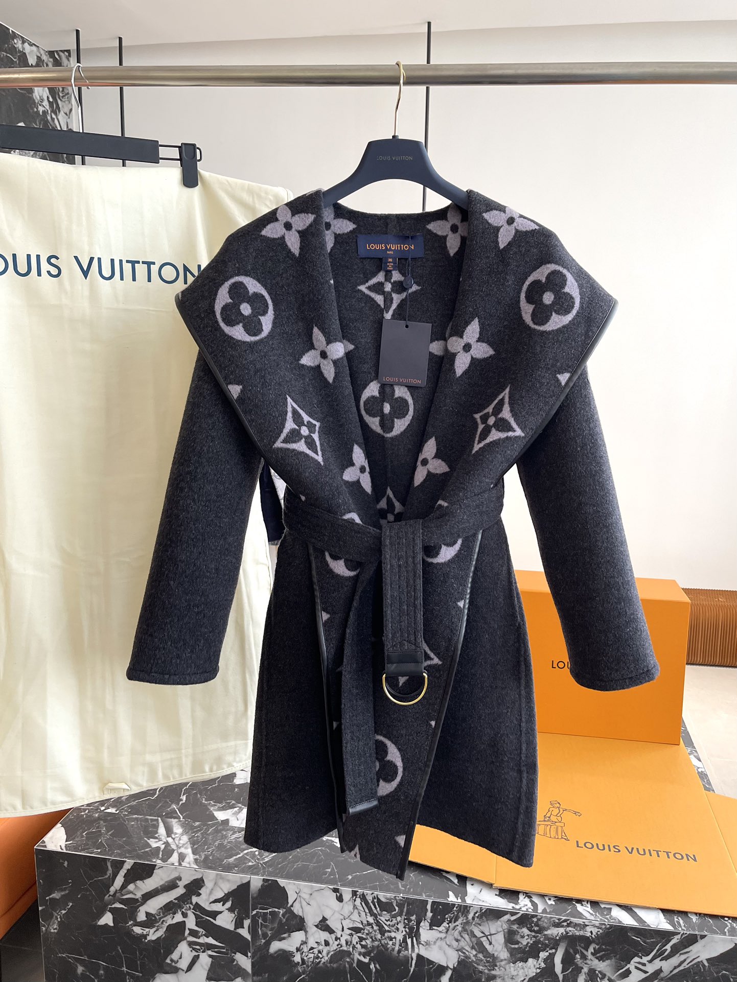 ルイ・ヴィトン「Louis Vuitton」秋冬 レディース ワップルフードロングコート