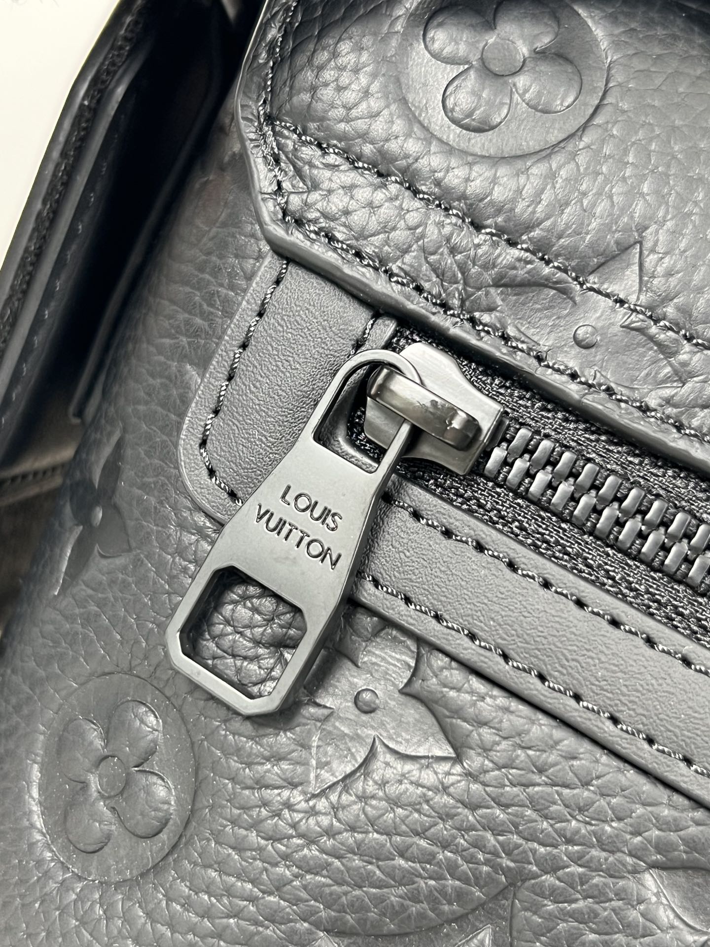 ルイ・ヴィトン「Louis Vuitton」スタイリッシュ メッセンジャーバッグ