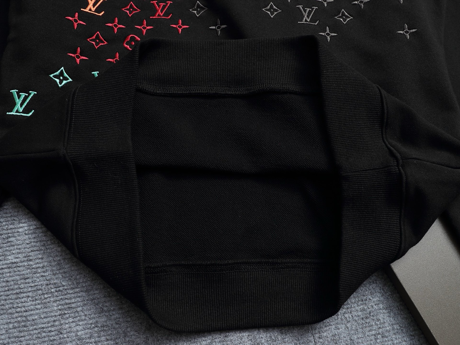 ルイ・ヴィトン「Louis Vuitton」スウェット(ユニセックス)