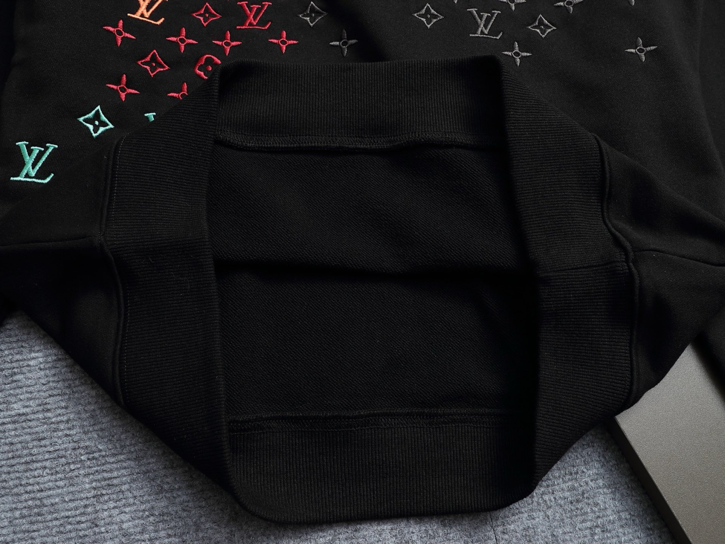 ルイ・ヴィトン「Louis Vuitton」スウェット(ユニセックス)