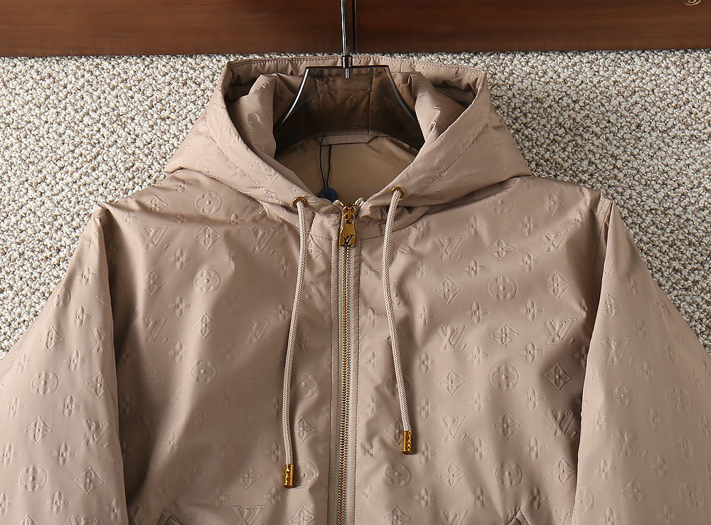 ルイ・ヴィトン「Louis Vuitton」秋冬コレクション ダウンジャケット