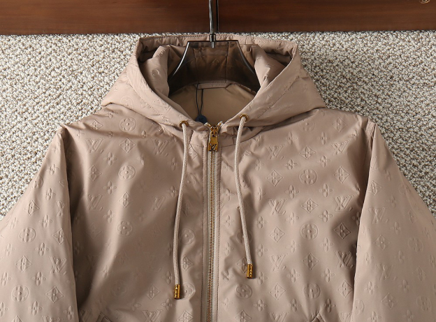 ルイ・ヴィトン「Louis Vuitton」秋冬コレクション ダウンジャケット