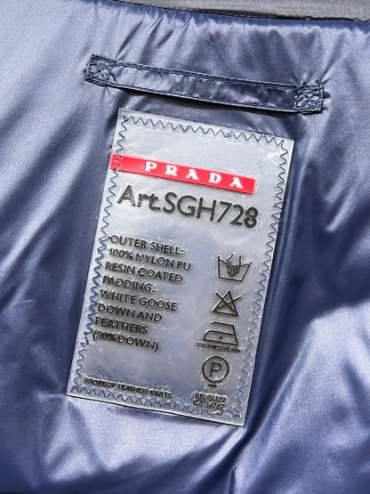 プラダ「Prada」秋冬ダウンジャケット スタンドカラー