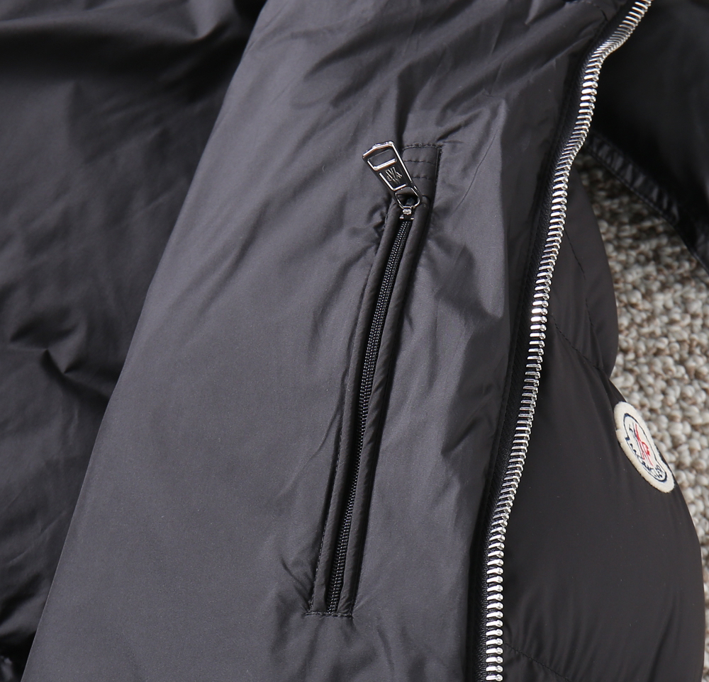 モンクレール「Moncler」秋冬 ダウンジャケット