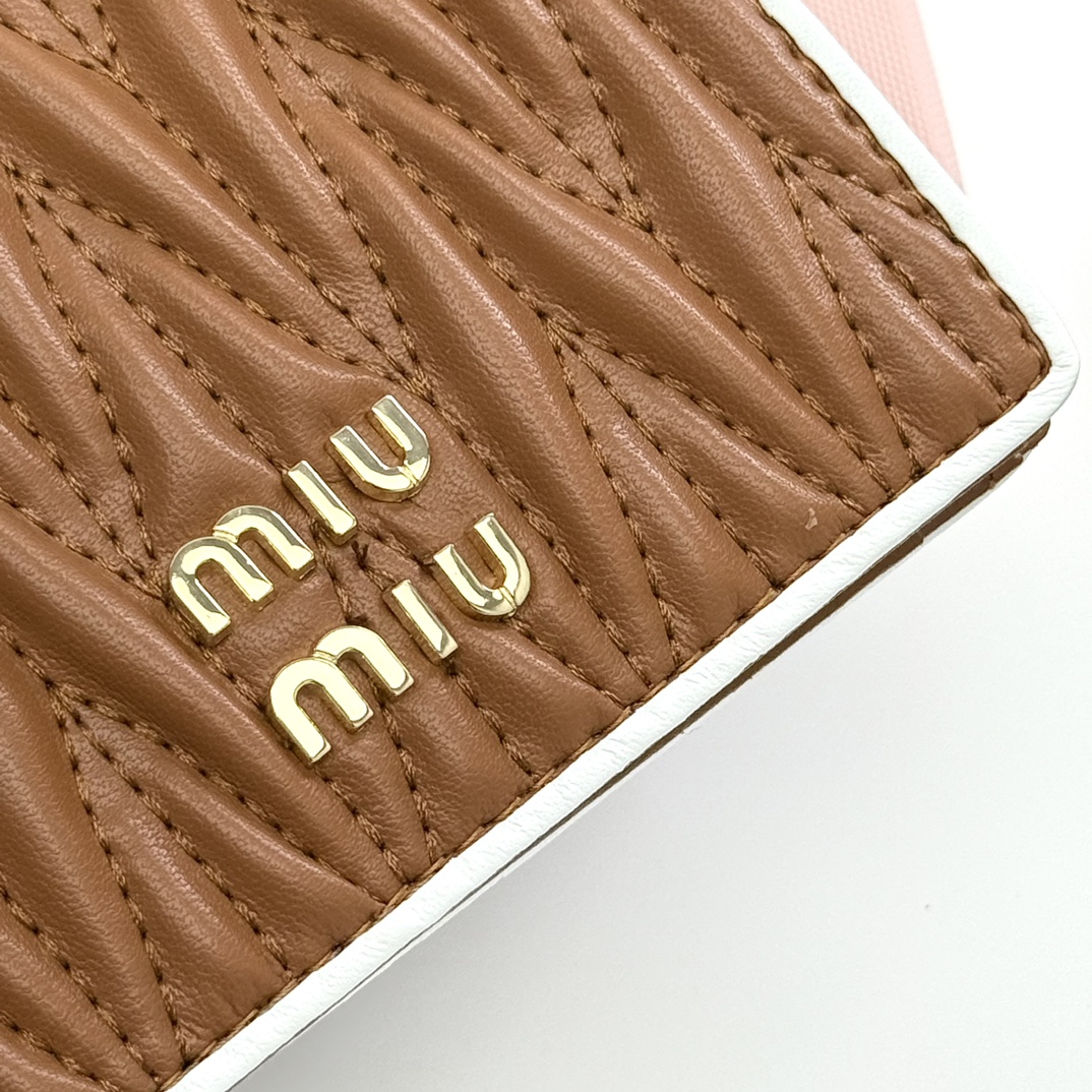 ミュウミュウ「Miu Miu」ミュウミュウ マテラッセ ラムスキン マルチウォレット F12 / コンパクトウォレット