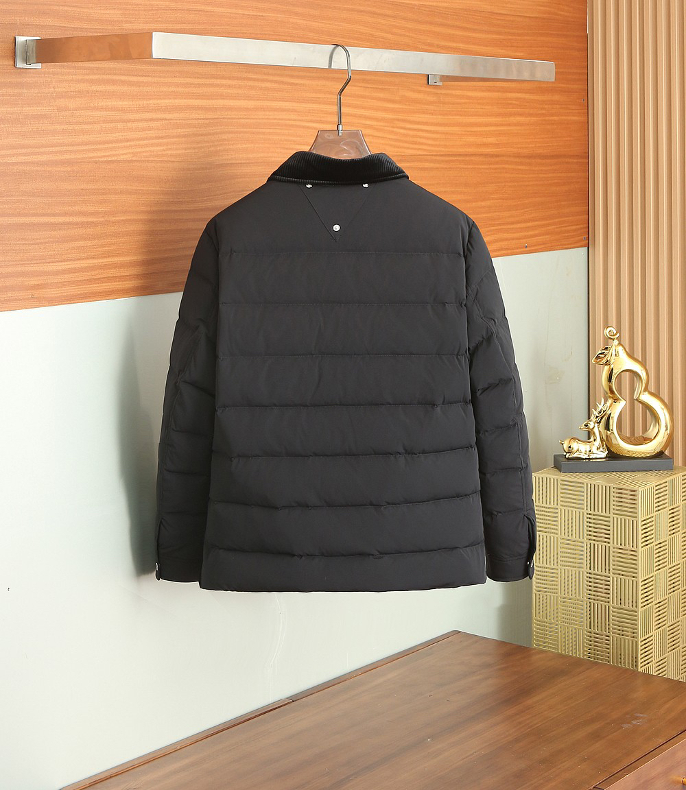 プラダ「Prada」秋冬ダウンジャケット