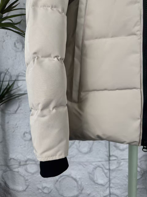 カナダグース「Canada Goose」秋冬ダウンジャケット