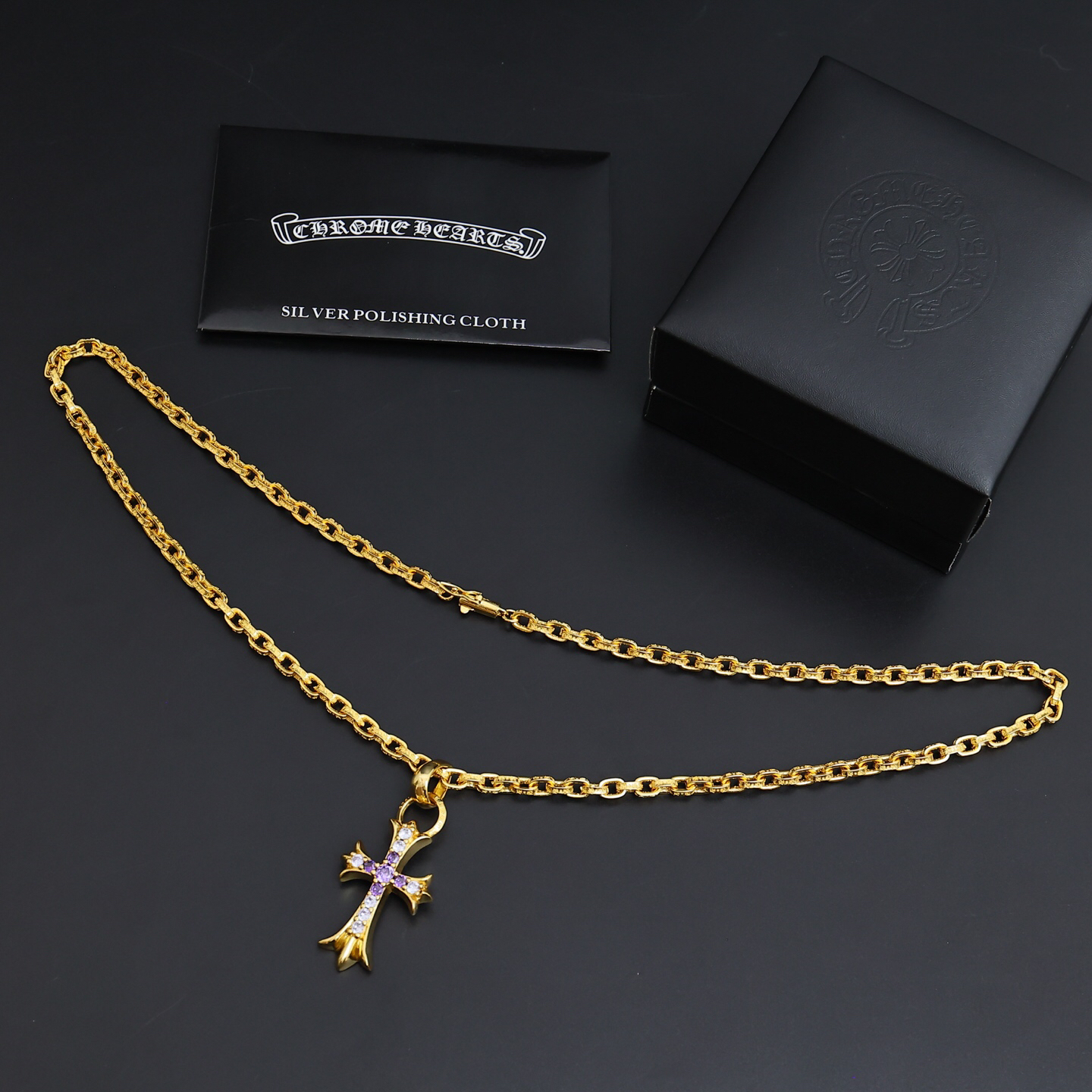 クロムハーツ「Chrome Hearts」のクラシックネックレス - 日常に上品なアクセントを添えるユニセックスモデル