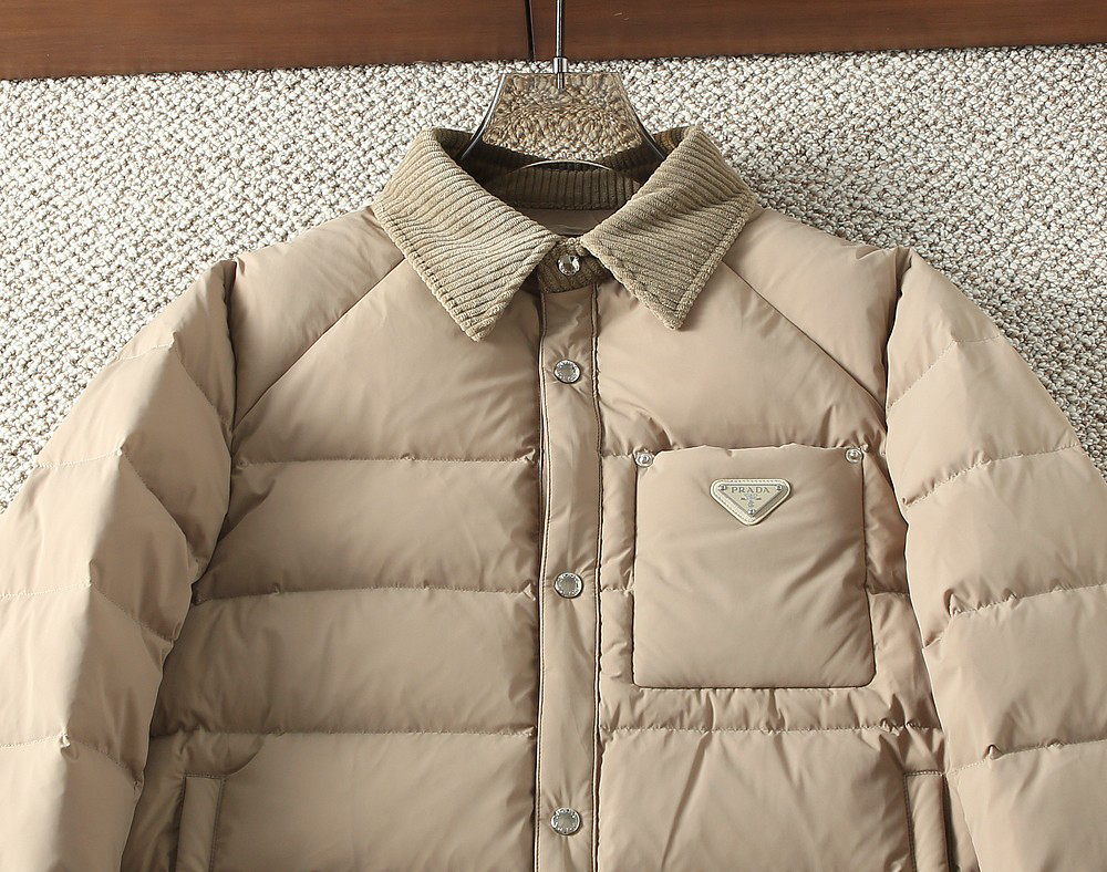 プラダ「Prada」秋冬ダウンジャケット