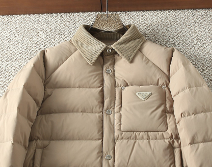 プラダ「Prada」秋冬ダウンジャケット