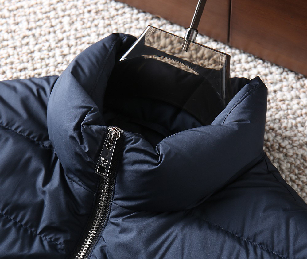 プラダ「Prada」秋冬ダウンジャケット