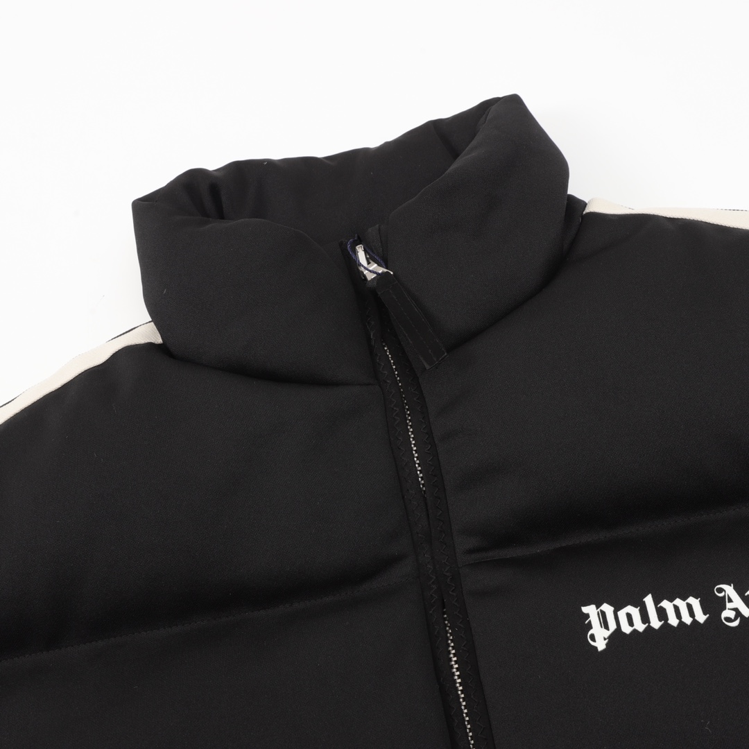 Moncler x Palm Angels のコラボレーション FW21 のロゴ彩条刺繍ロゴが付いたダウンジャケット